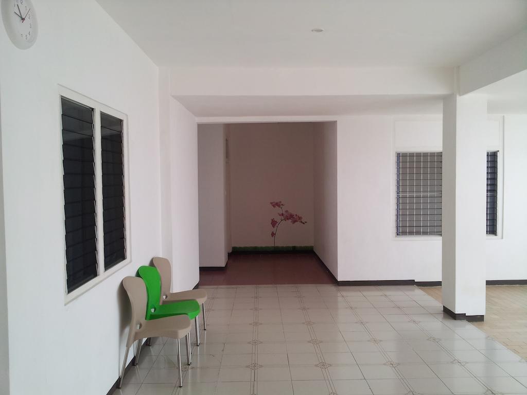 Loxy Inn Surabaya Exterior foto